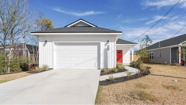 Building Photo - 2910 Clearview Ave