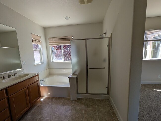 Building Photo - 208 Yellow Rose Cir