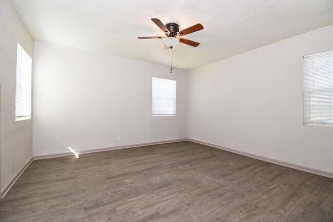 Building Photo - LORAINE.518-520