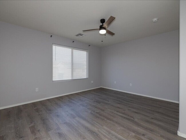 Building Photo - 4 Bedroom 3 Bathroom