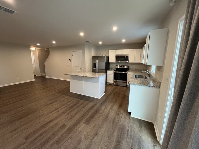 Building Photo - 1532 39th Ave Lp NE