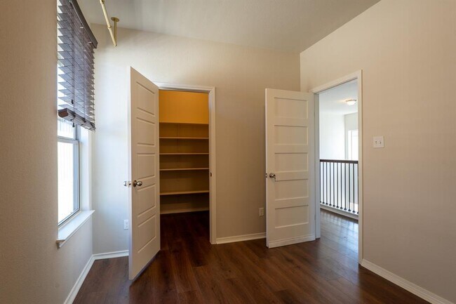 Building Photo - 10125 Milla Cir