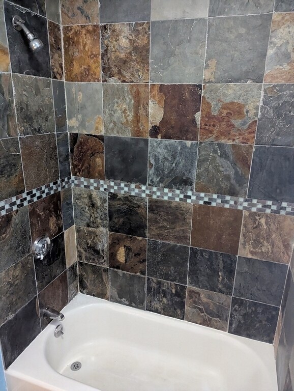 Building Photo - 176 Hillside St