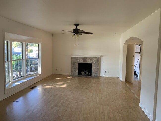 Building Photo - 3218 Bonifacio St