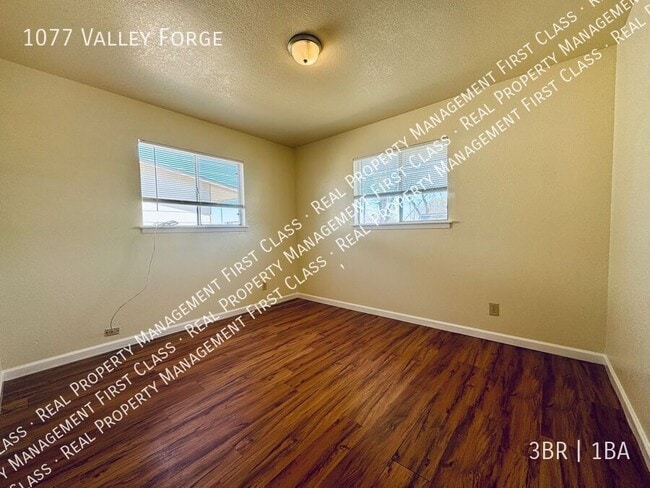 Building Photo - 1077 Vly Frg Dr