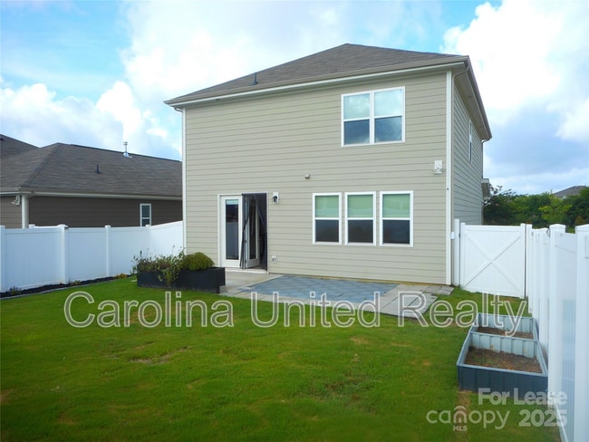 Building Photo - 3058 Eastcott Ave