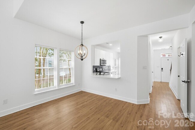 Building Photo - 4084 Holly Villa Cir