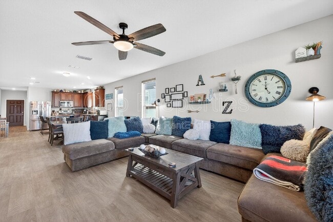 Building Photo - 7001 Lions Pk