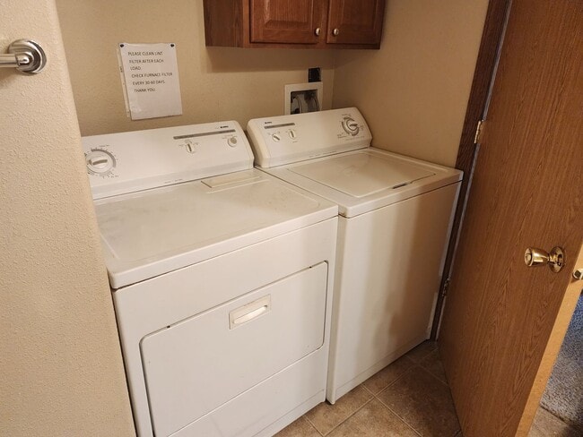 Building Photo - Three bedroom two bathroom Town home