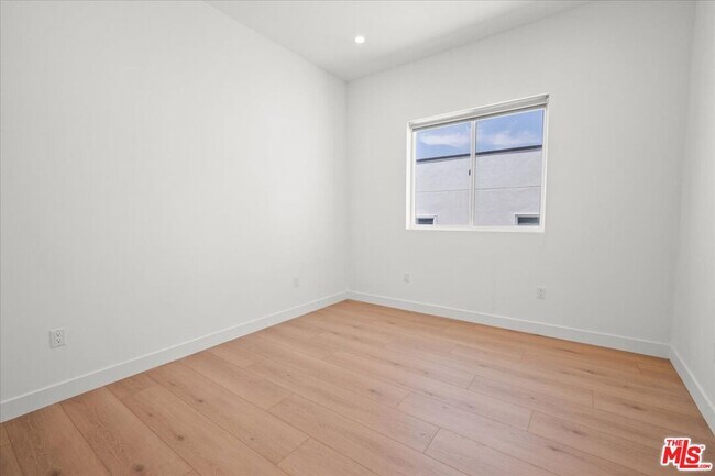 Building Photo - 5214 Satsuma Ave