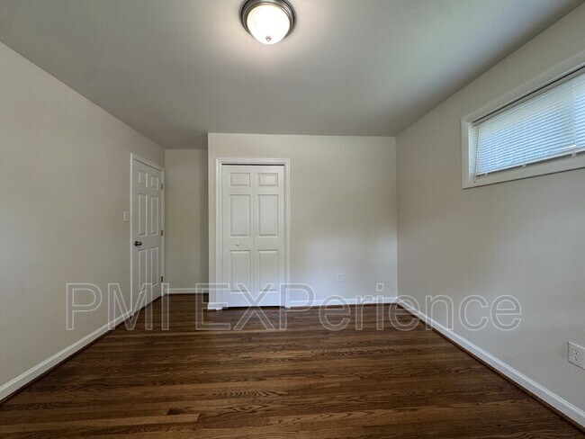 Building Photo - 6405 Roberts Dr