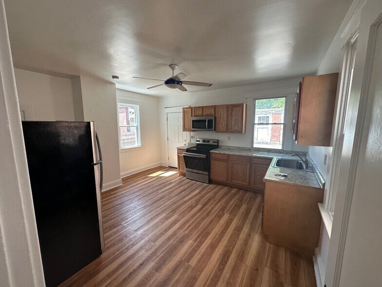 Kitchen 1a - 318 Emming St