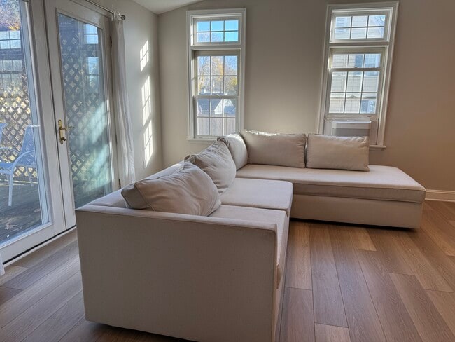 Building Photo - 15 W Parish Rd