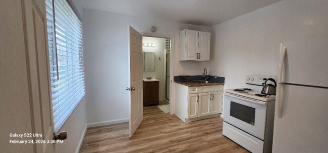 Building Photo - Large ADU Completely Renovated Single Occupancy Unit Semi Furnished