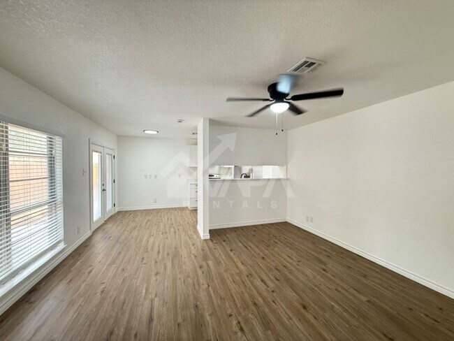 Building Photo - 6819 Laguna Norte