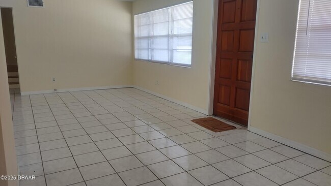 Building Photo - 525 Tarragona Way