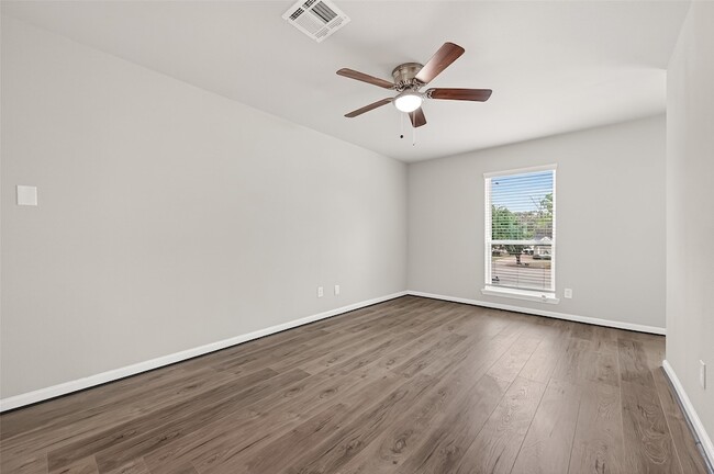 Building Photo - 7739 Antoine Dr