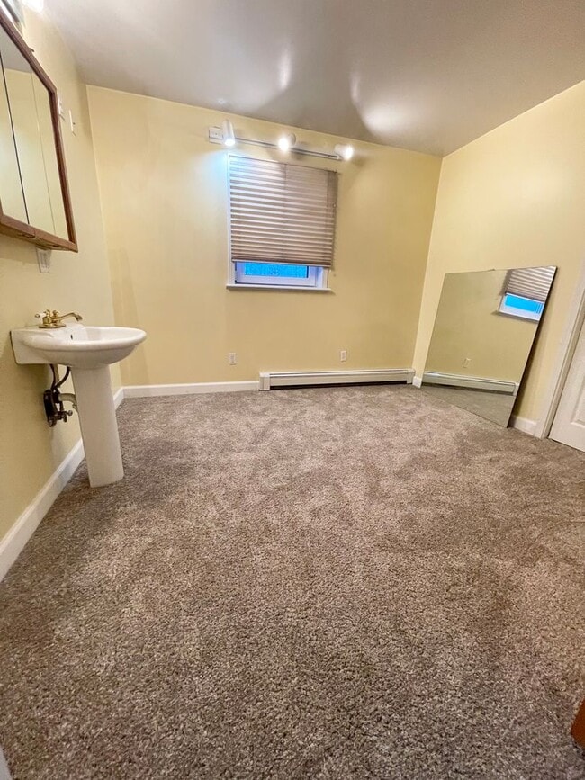 Building Photo - Large 4 Bd, 3 Bath House for Rent in North Pole!