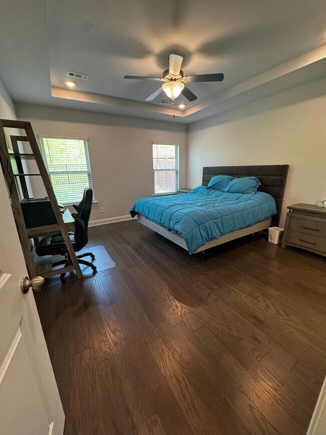 Building Photo - Newly build full furnished 3 bed 2 bath ho...