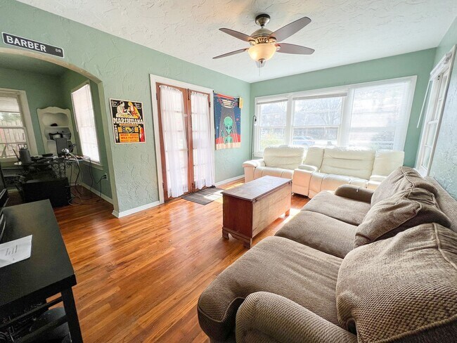 Building Photo - 1824 NW 5th Ave