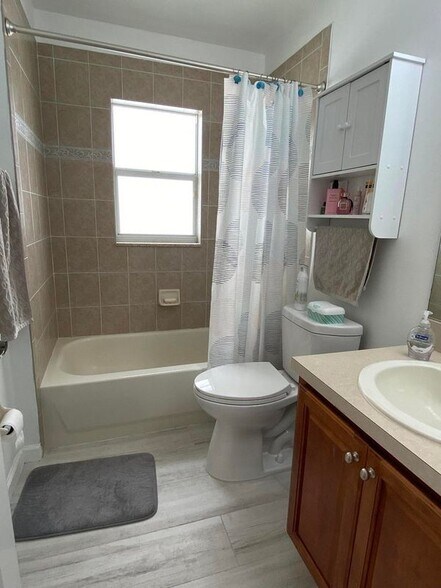 Building Photo - 325 Berenger Walk