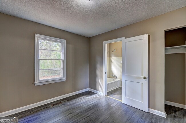 Building Photo - 1640 Kitchens Rd