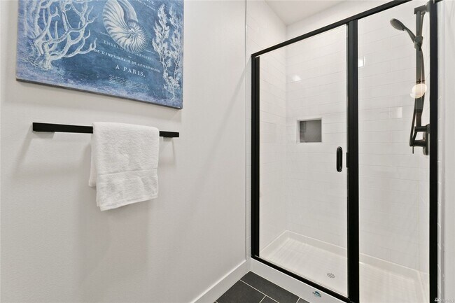 Building Photo - Newer 2 Bed/ 2 Bath Townhome in North Beacon Hill