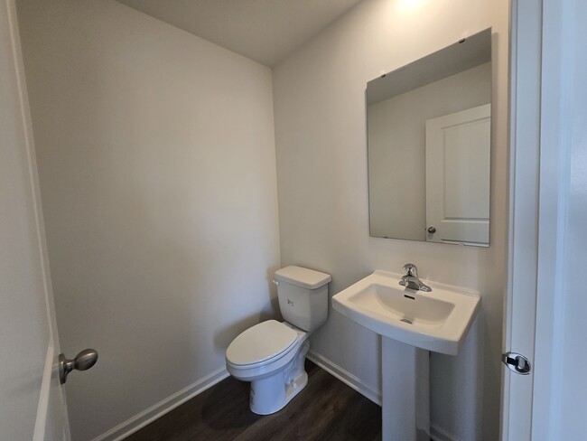 Building Photo - 351 Bridgeview Ct