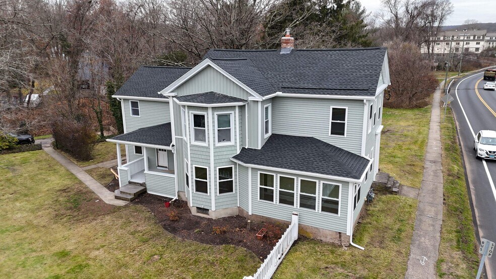 Building Photo - 610 Ives Row