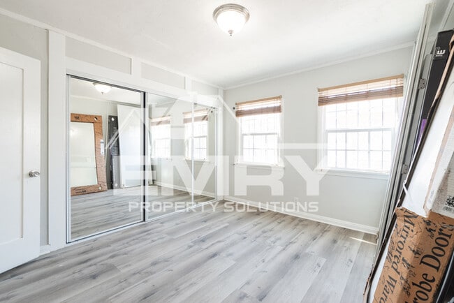 Building Photo - MOVE IN READY 2 BEDROOM 1 BATHROOM HOME IN LYNWOOD CA 90262