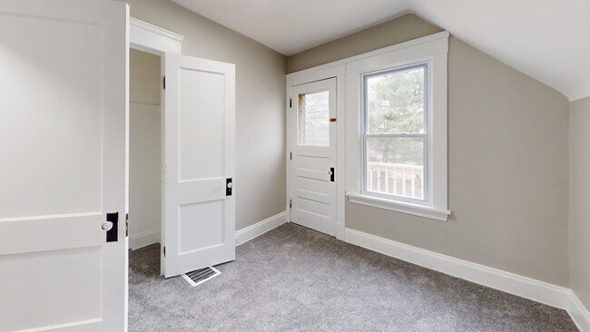 Building Photo - Old Brooklyn Area - 3 Bedroom Single Famil...