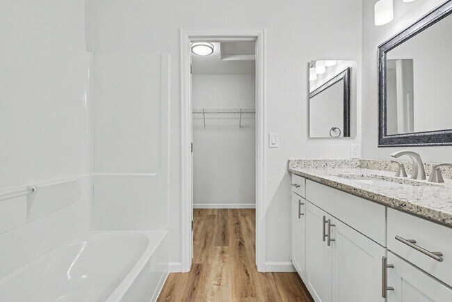 Building Photo - 7416 Sandy Springs Point
