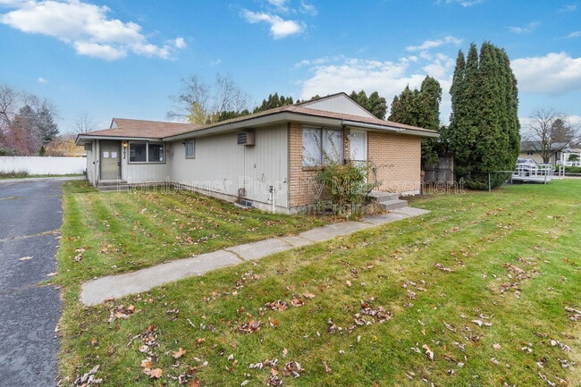 Building Photo - 7024 N Wiscomb St