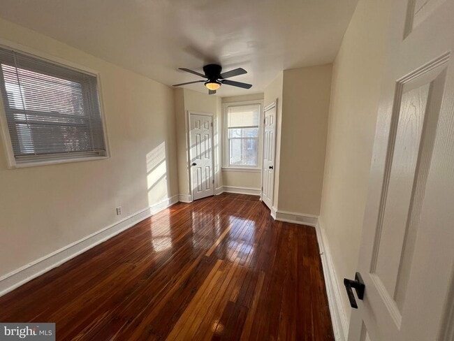 Building Photo - 254 W Sheldon St