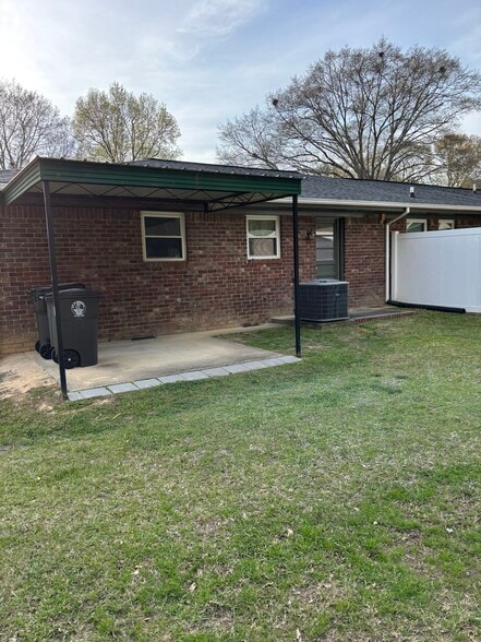 Building Photo - 8686 Bowden St