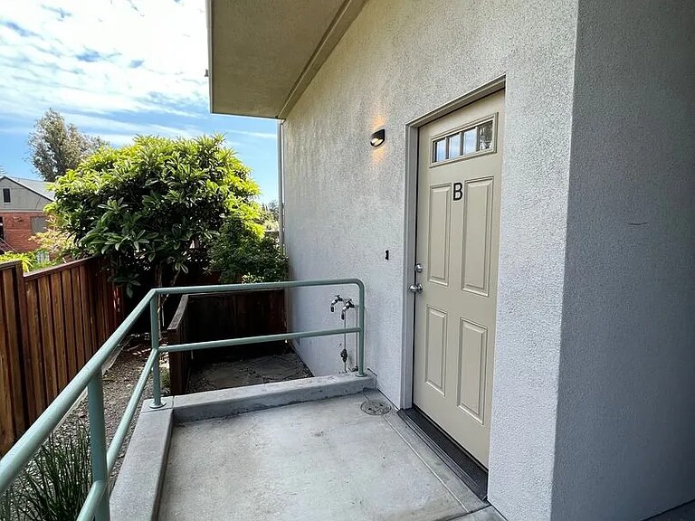 Building Photo - 251 High St