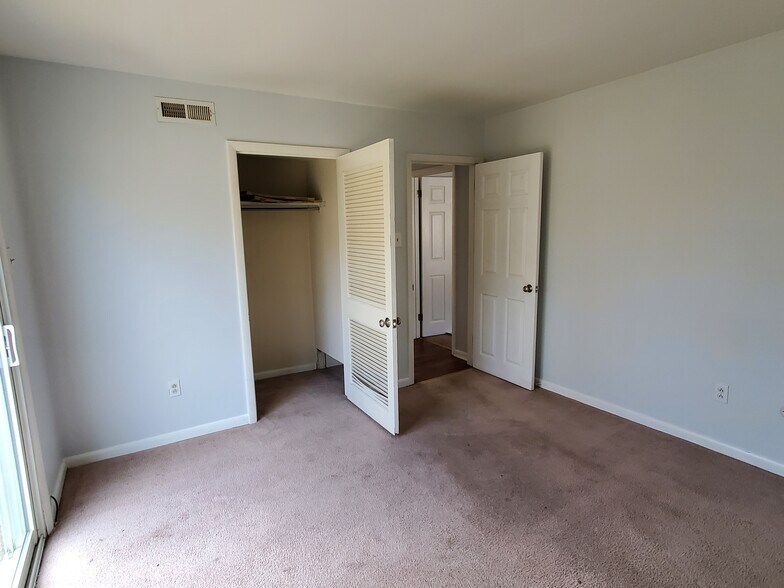 Building Photo - 717 Willow St