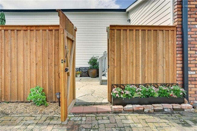 Building Photo - 2100 Philip St