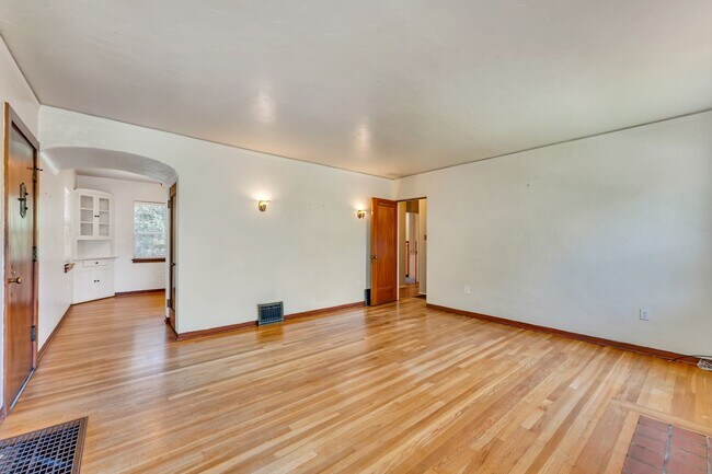 Building Photo - 760 Marsh Ave