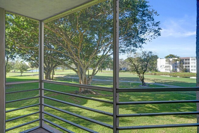 Building Photo - 1831 Sabal Palm Dr