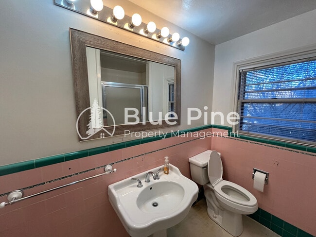 Building Photo - 175 W 17th St