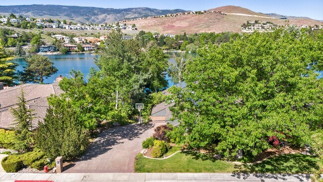 Building Photo - LAKEFRONT LUXURY ON LAKE STANLEY | FULLY FURNISHED + UTILITIES INCLUDED IN GUARDED LAKERIDGE SHORES