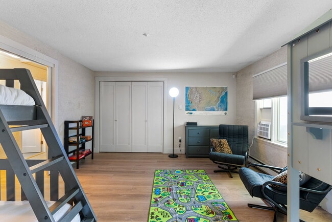 Building Photo - 7 Cragmere Way