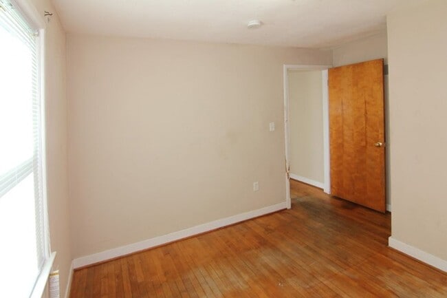 Building Photo - 740 1/2-740 1/2 Sunset St