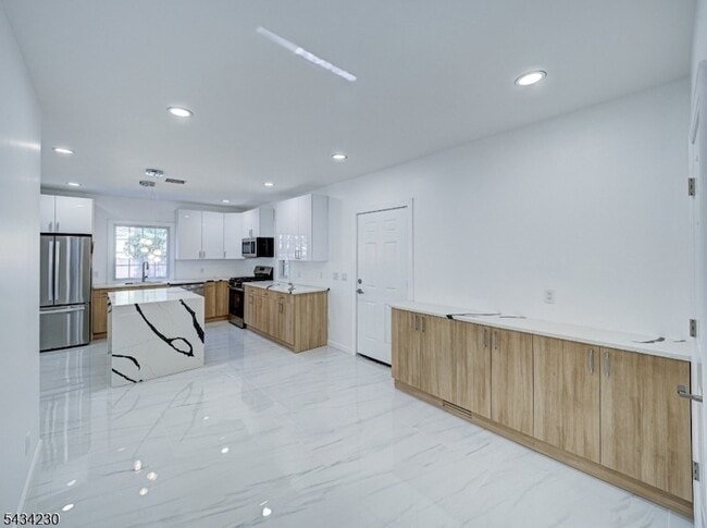 Building Photo - 217 Heywood Ave