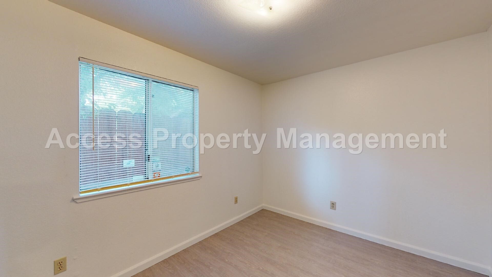 Building Photo - 114 Baker St