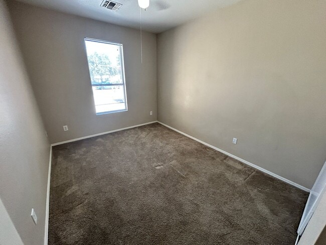 Building Photo - Spacious single story Peoria stunner w/New...