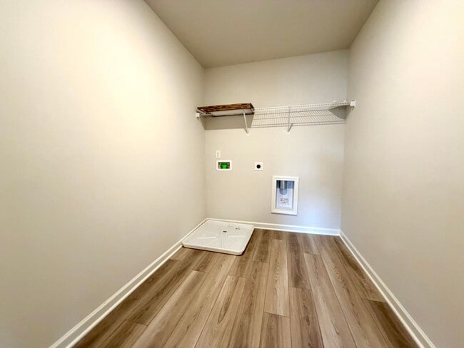 Building Photo - 919 Moray Ln