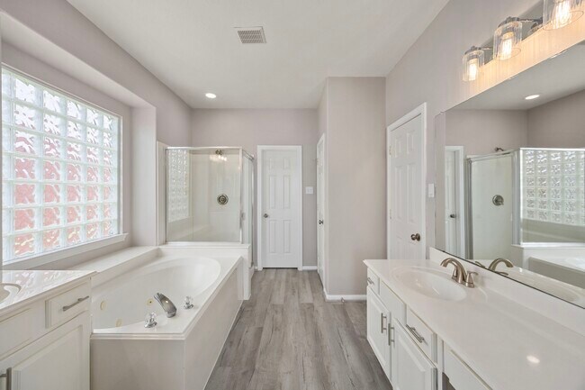 Building Photo - 12807 Sienna Trails Dr