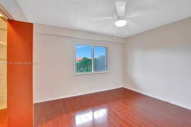 Building Photo - 1200 SW 125th Ave